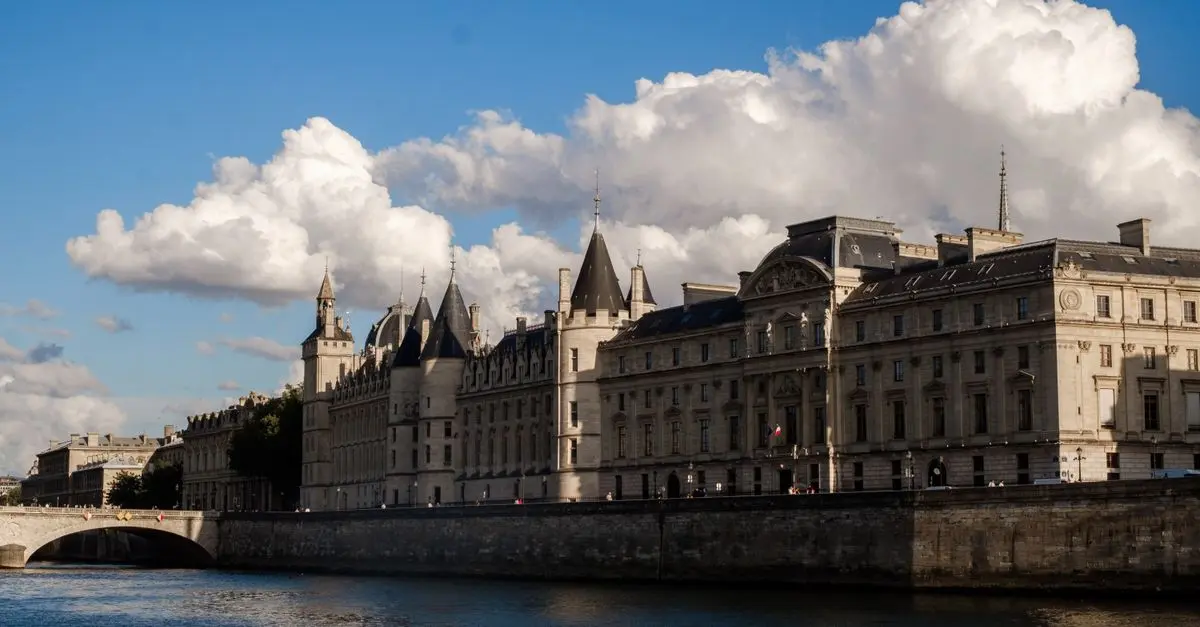 Comment Choisir les Meilleurs Peintures pour Rénovation de Meubles
