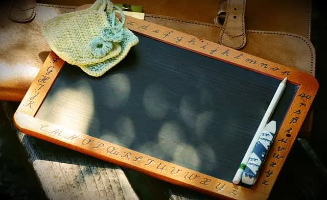 Les Meilleurs Produits pour Restaurer vos Meubles Anciens