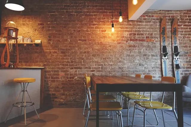 Comment Choisir les Finitions Idéales pour vos Meubles Rénovés