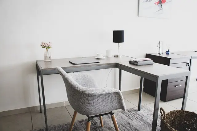 Comment Choisir les Bons Outils pour Restaurer Vos Meubles